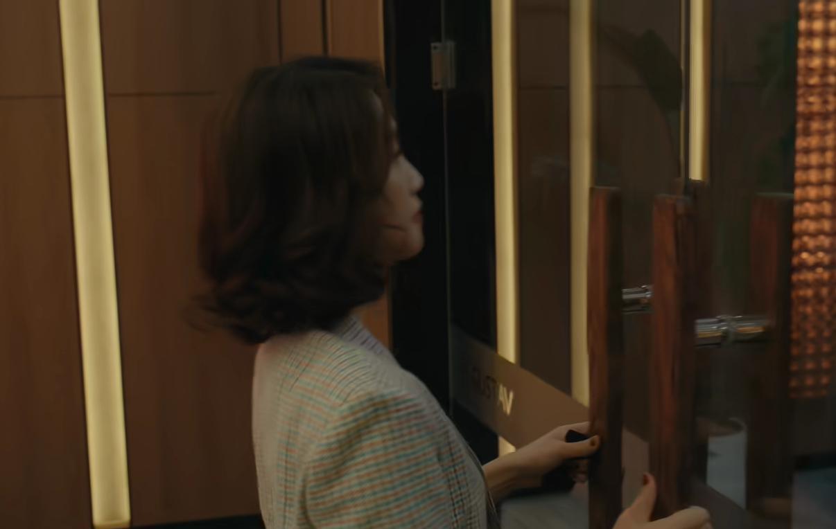 一个爱马仕包包，就想畅通无阻？
梁丹宁这回可算踢到铁板了！
她拎着价值不菲的爱马