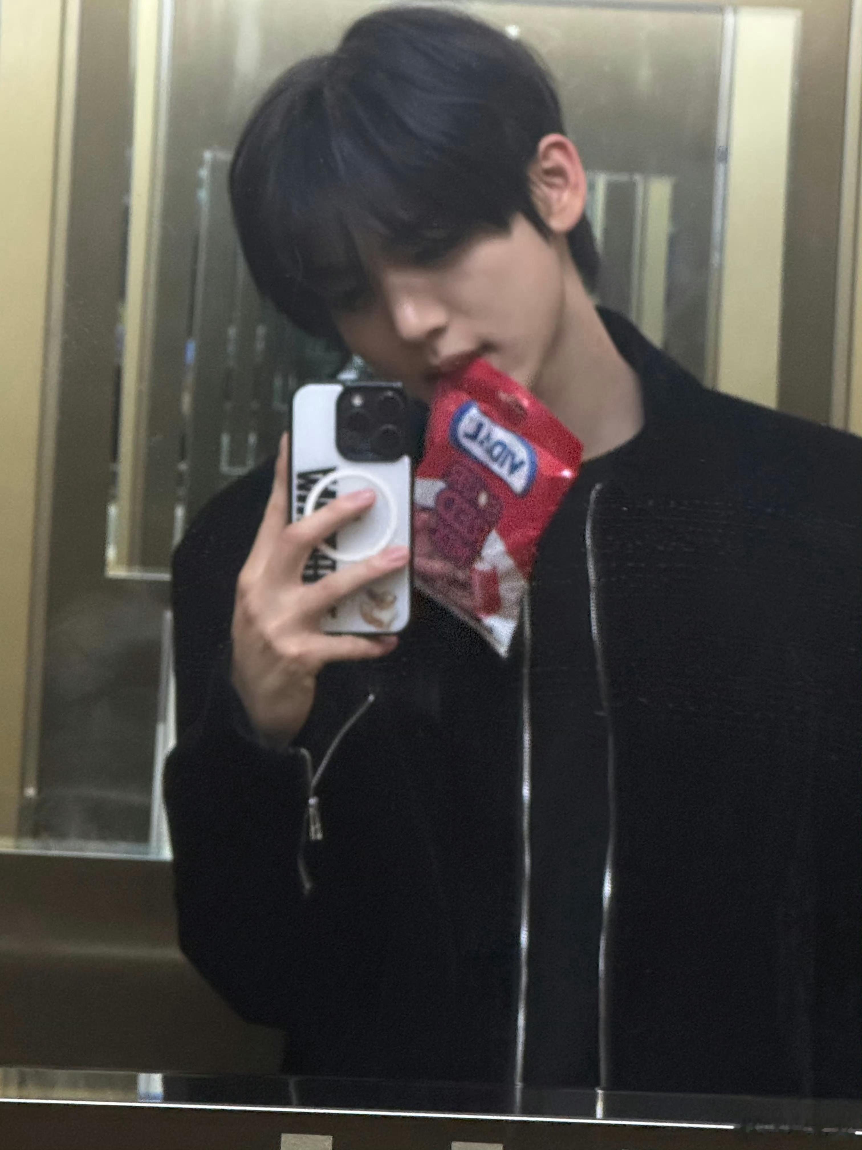 我感觉他叼着套的时候也是这样 ​​​