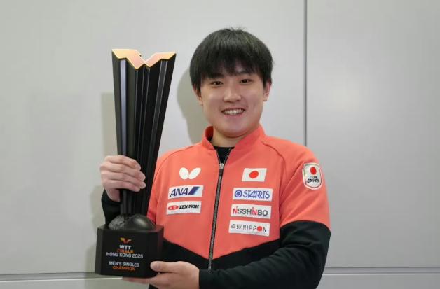 张本智和回国后发文
张本智和摘得总决赛男单冠军回到日本后发文。
他说之前总决赛获