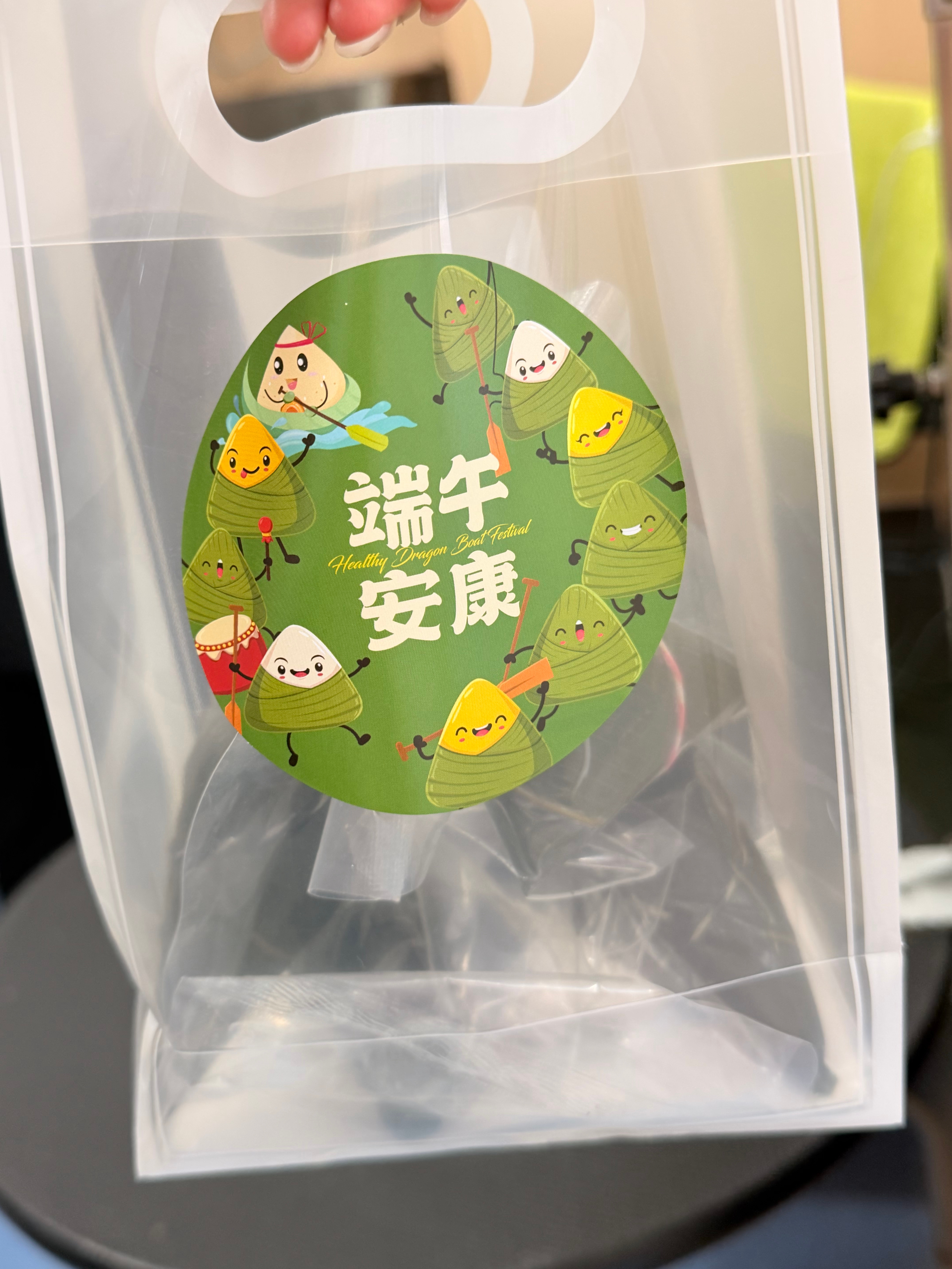 提前和我宝宝一起过端午😋（给她买的专属粽子一口都不吃！！挑食猫！！） 