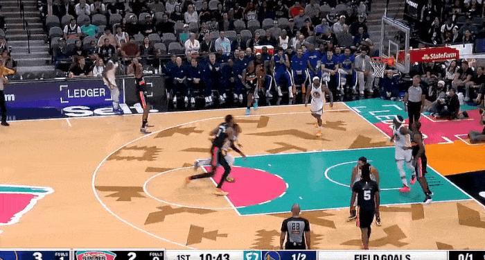 确实高！文班打勇士可太舒服了！
在今天NBA常规赛勇士对阵马刺的第一节比赛中，文