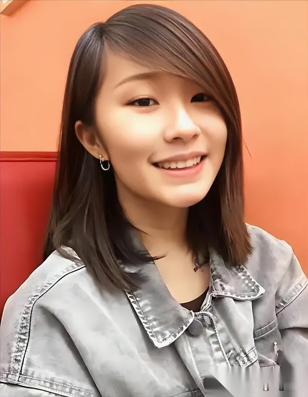 著名的歌唱家刘欢去世，最痛最为伤心的人应该是他唯一的孩子刘一丝（也叫刘熠思，小名