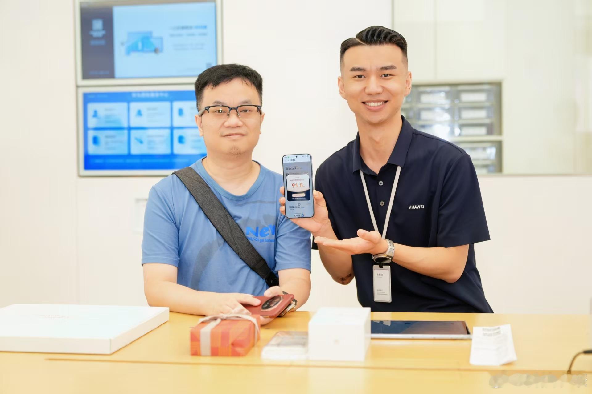 华为Pura80鸿蒙红包华为Pura80系列正式开售！瞧线下门店这个队排的，还在