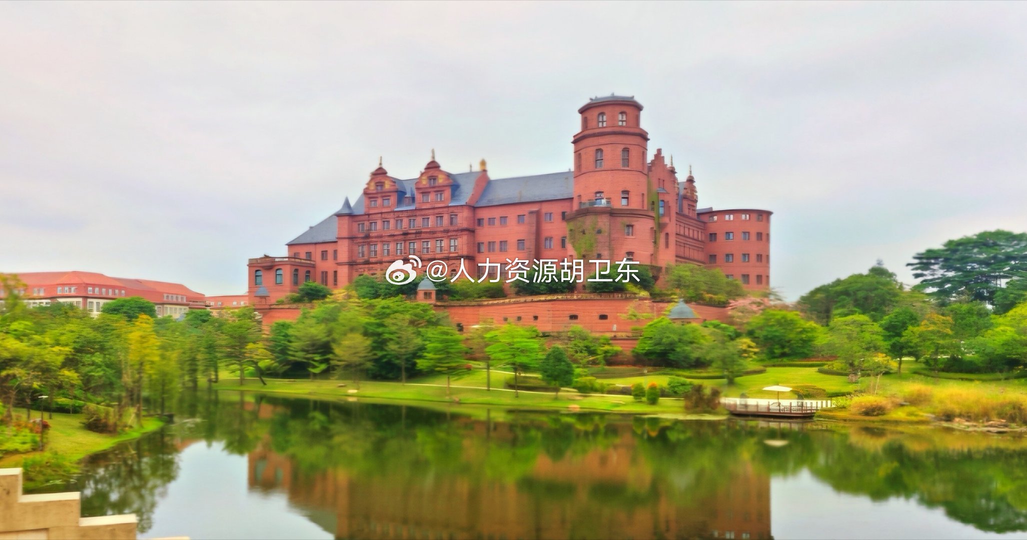 生活或许会让人们感到疲惫和迷茫，觉得理想遥不可及，但请相信，时间是慷慨的，它从不