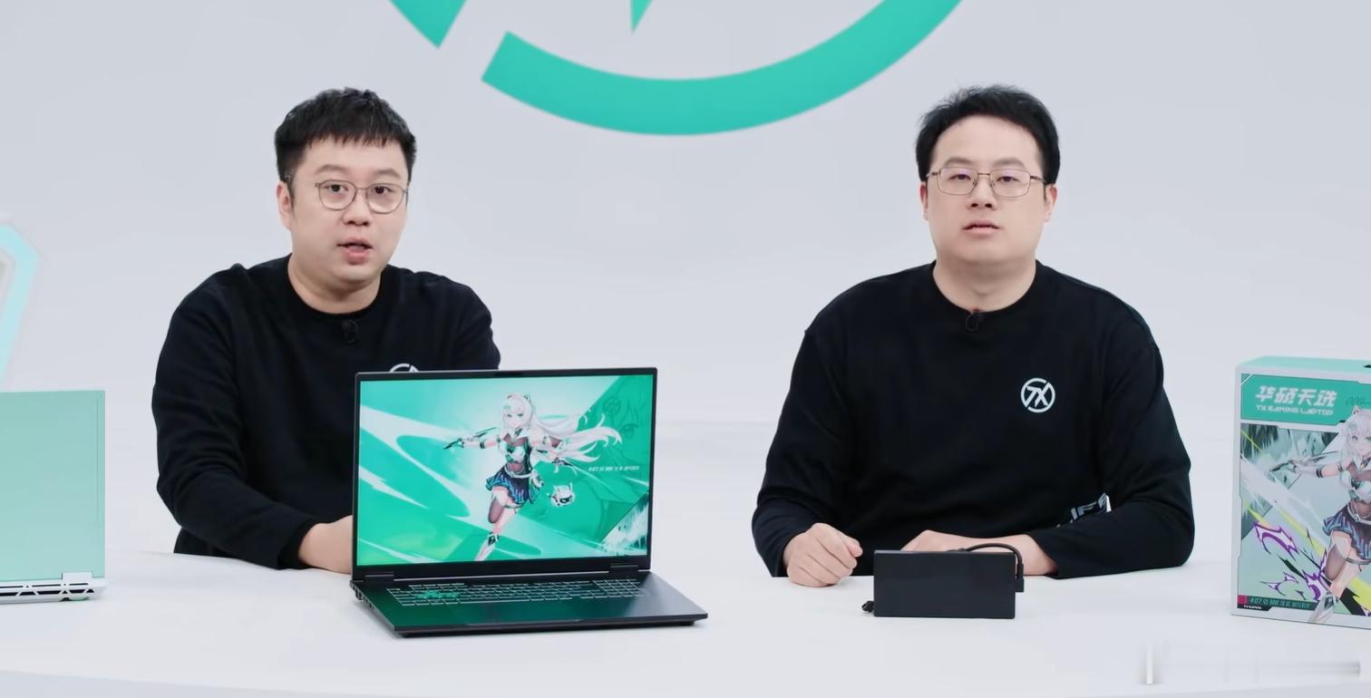 至于华硕天选7 Pro Max，则是有着18英寸大屏电竞，更适合重度玩家。次元热