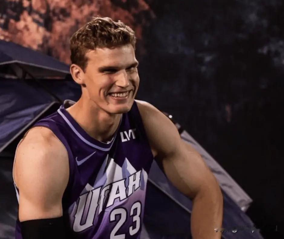 知名记者Zach Lowe在节目中谈到了活塞和劳里-马尔卡宁：

嘉宾：