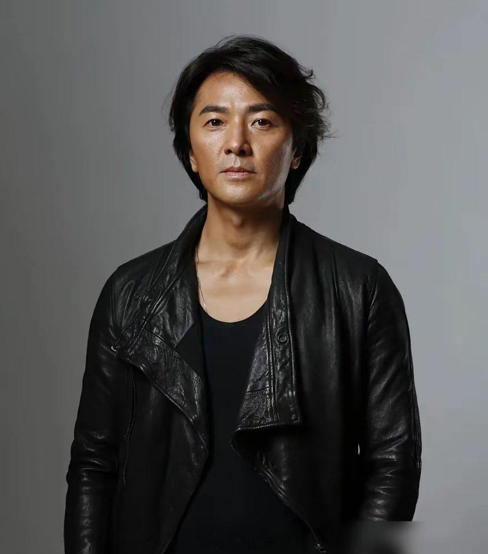 王晶说，幸亏当年刘德华没演陈浩南。1995年，天王刘德华，怕毁了正面形象，拒了。