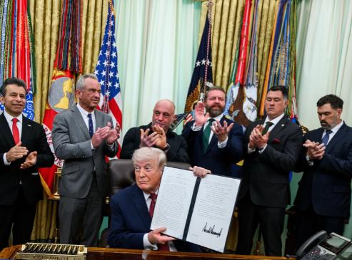 为了访华，美国忍了

4月19日，根据知情人士透露，美国内部正在就是否下令派出地