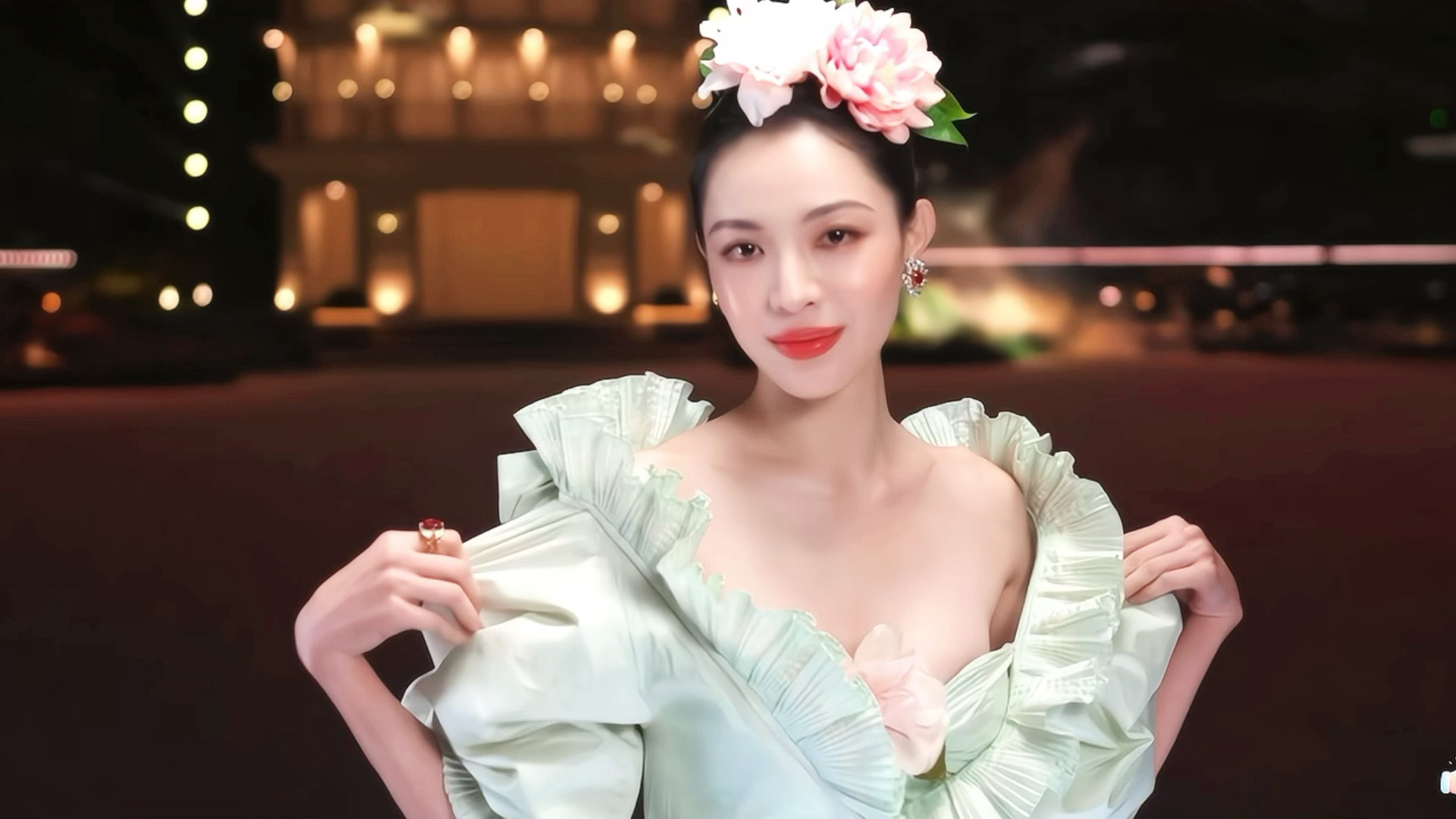 钟楚曦撒花瓣这个定点简直是天才idea VOGUE盛典红毯 ​​​