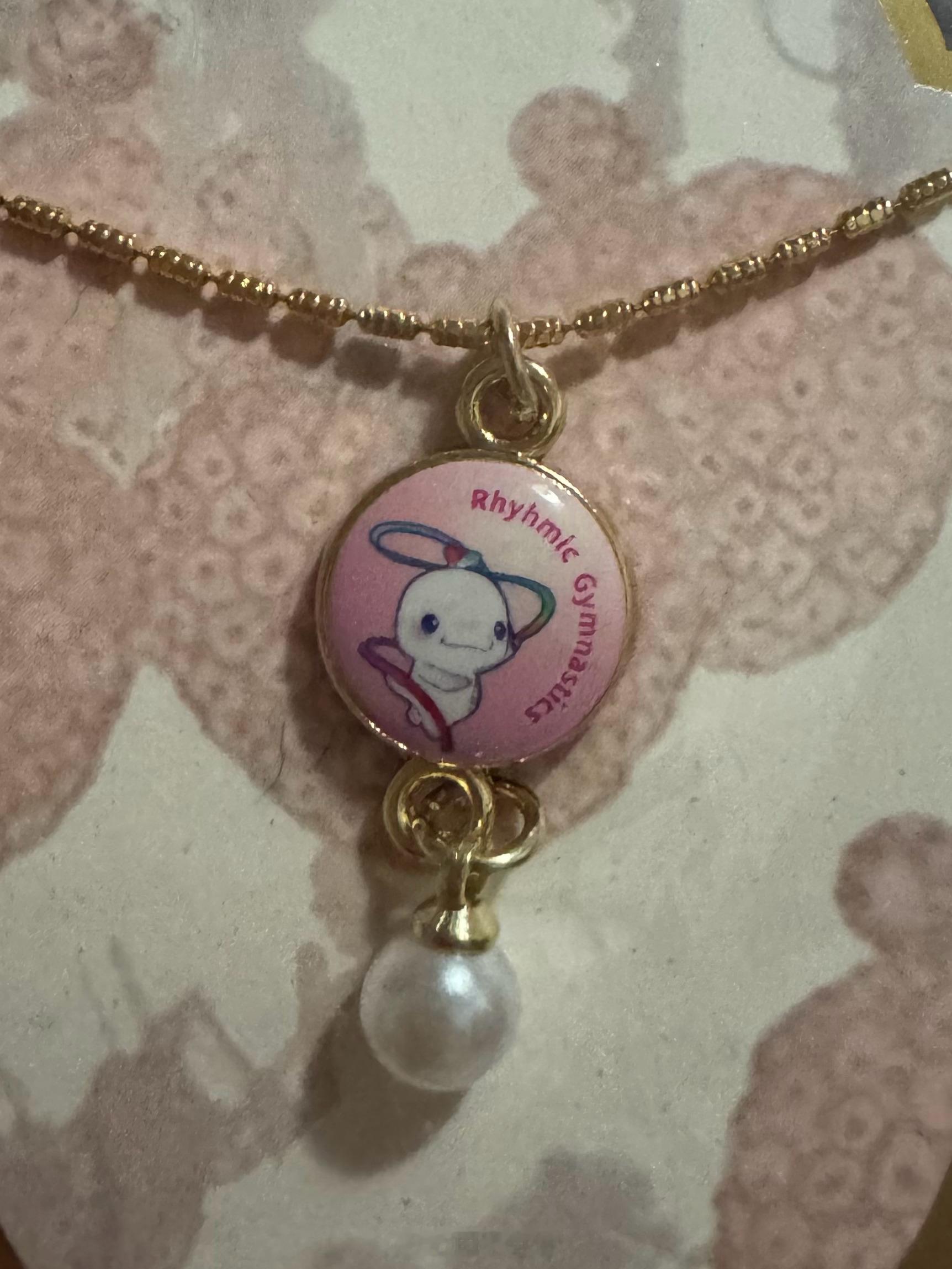 笑死了全运会大湾鸡官方周边把艺术体操的英文打错了（抱着官周肯定不会出错的心态仔细