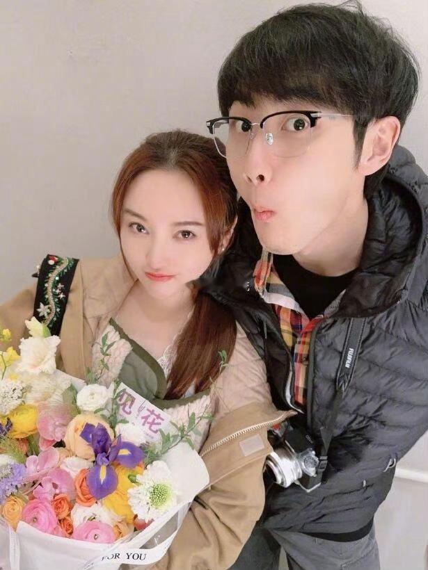 从你看金莎到你看看人家金莎 谁懂啊！金莎在冰岛极光下被求婚的画面太绝了！小19岁