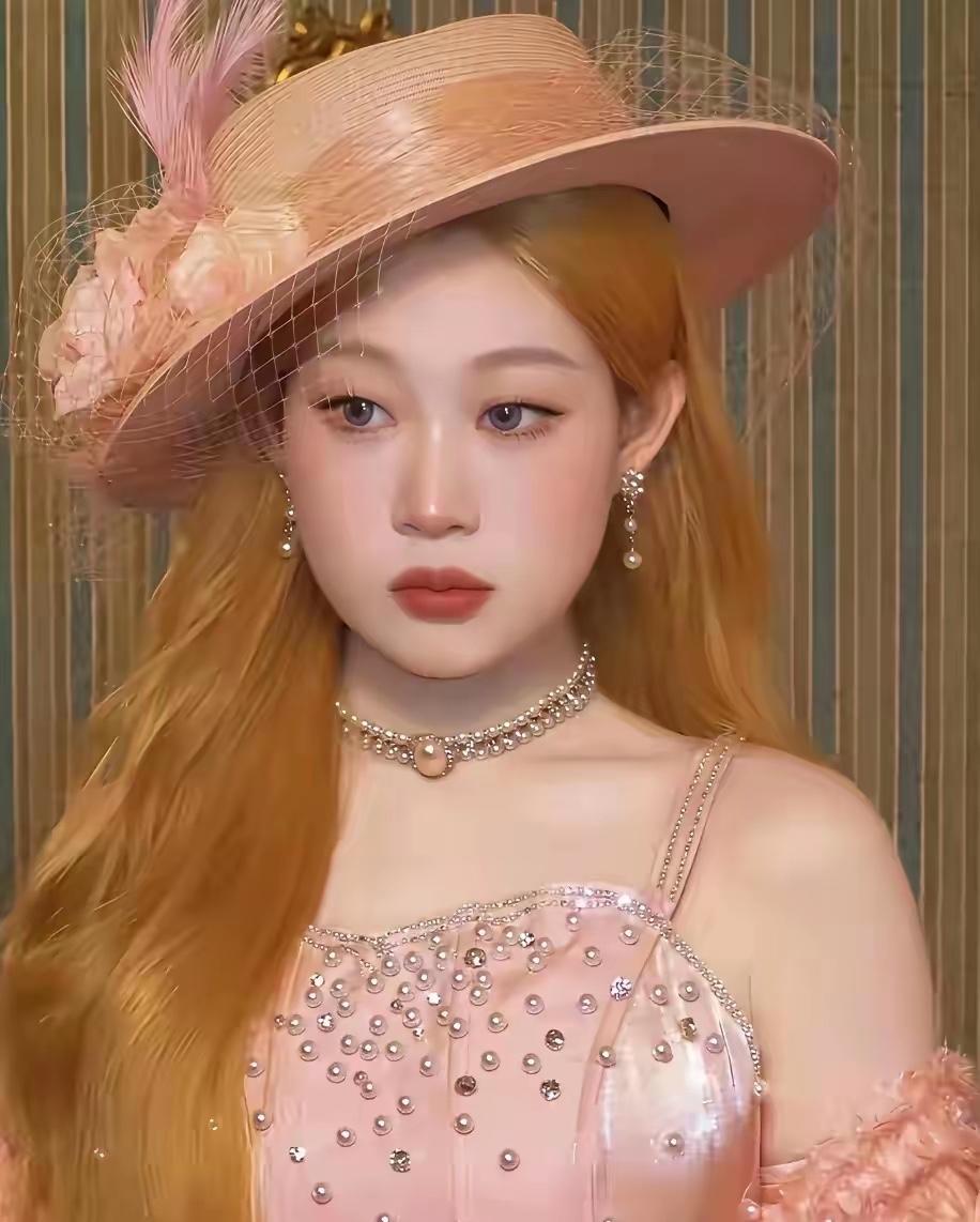 你还共情明星吗？
据说沈佳润化一个妆就三万八！

很多人一年也攒不下三万八吧！