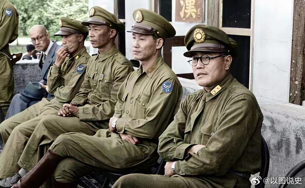 廖耀湘比较罕见的一张照片，照片中他佩戴着显眼的中将领章，实际铨叙军衔却只是骑兵上