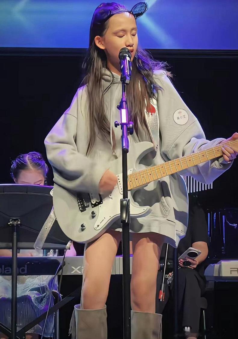 黄磊把小女儿推出来炒作了假如不想孩子曝光，就不会发出关于孩子的视频，发了就说明想