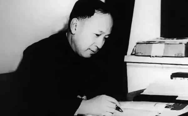 1955年，钱学森回国之后，中国科学院按照教授一级工资，给钱学森每月335.8元