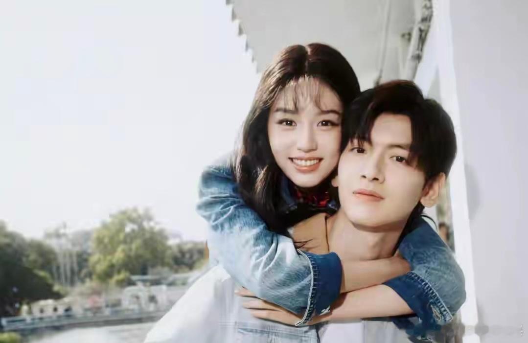 周也芭莎情人节最新大片，好阳光恋爱的感觉 