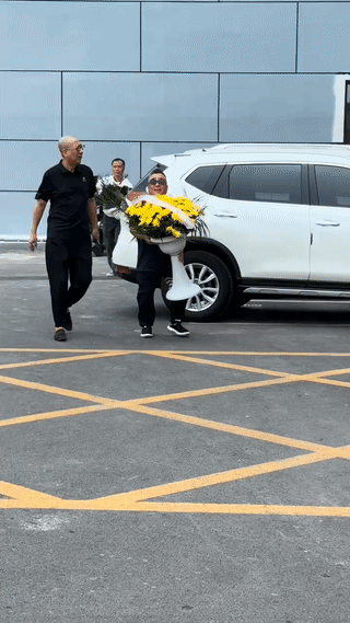 “老汪”汪洋和相声演员“豹哥”吴跃一起来到天津的殡仪馆。
专门过来吊唁杨少华老爷