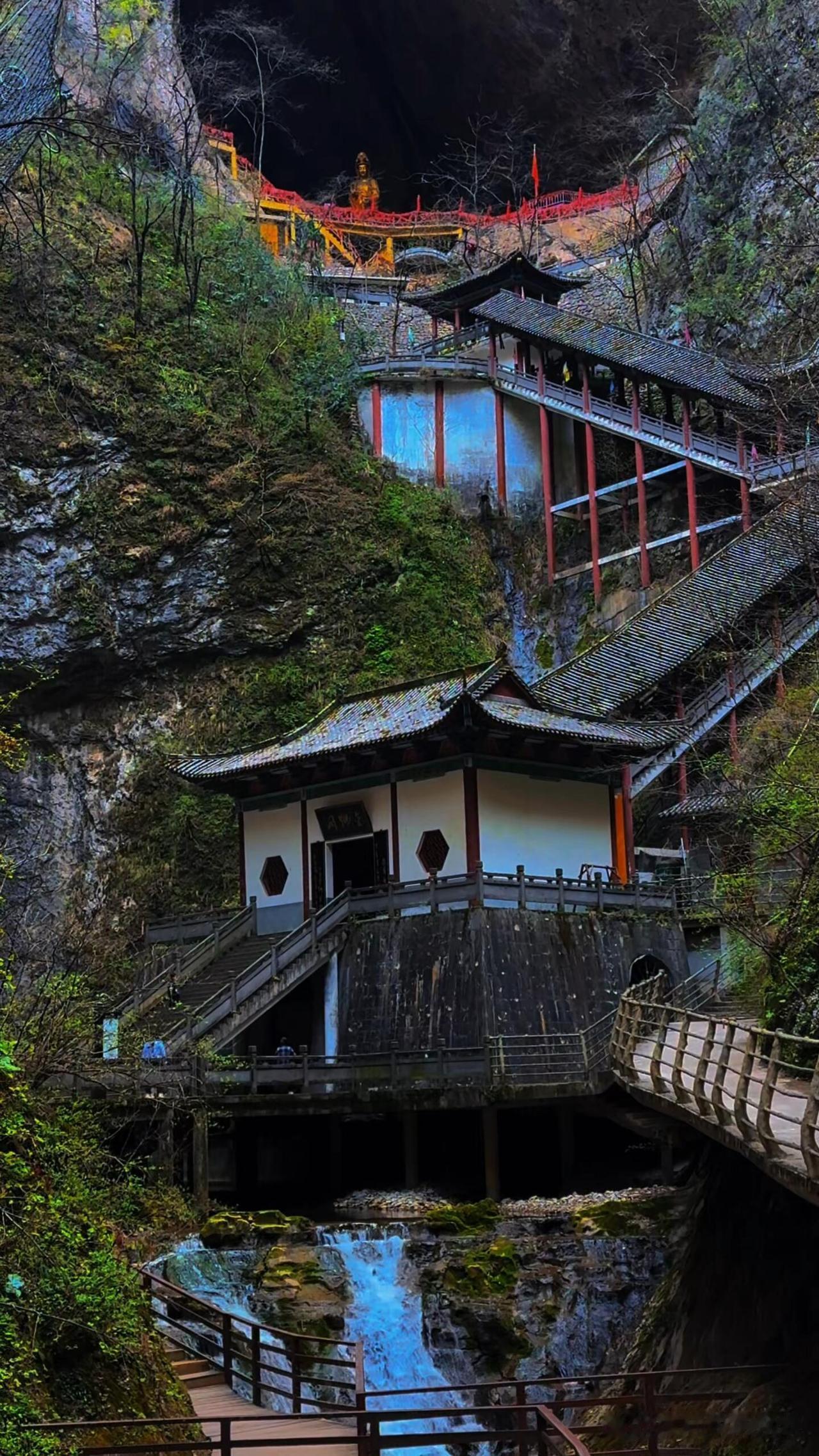 金丝峡徒步全攻略！四月份去人少景美！

金丝峡是秦岭5A峡谷，以嶂谷、瀑布、深潭