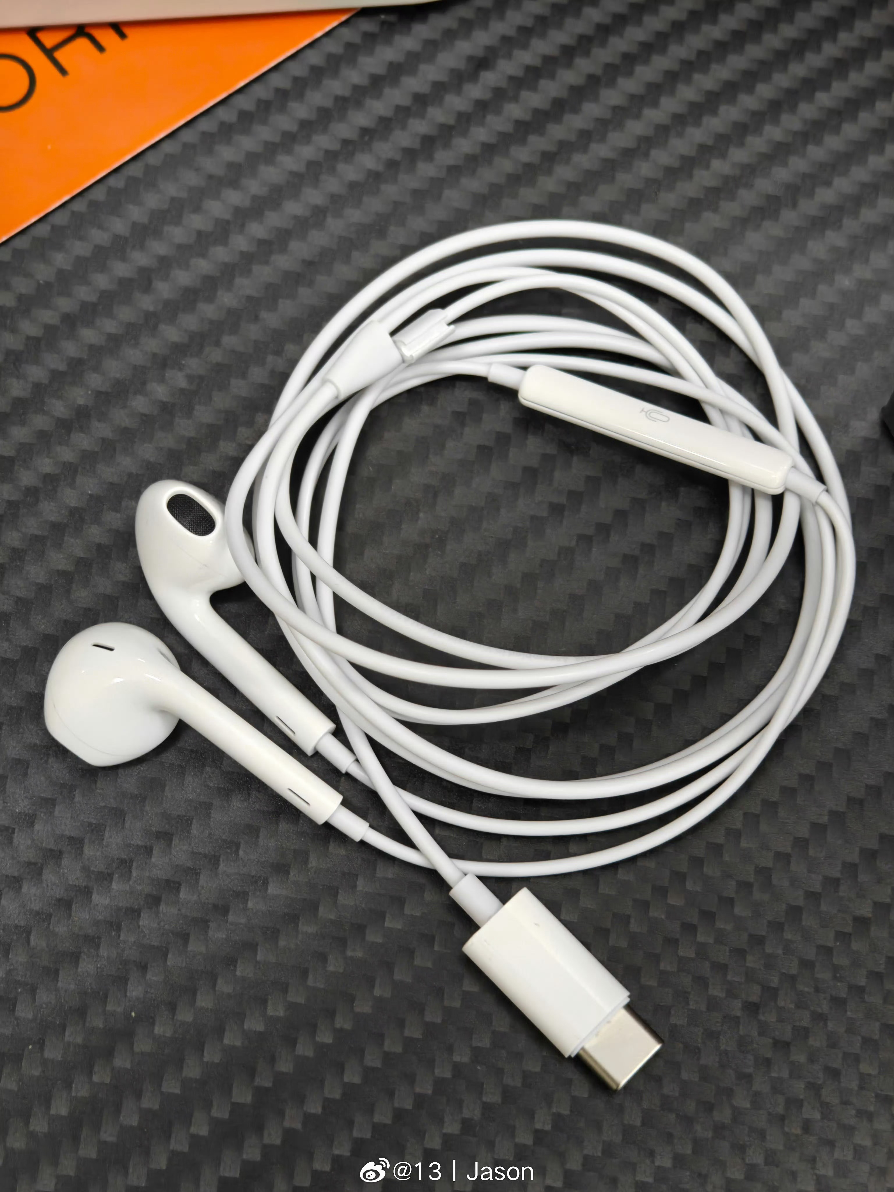 有线耳机穿搭火了 USB-C 版本的 EarPods 真的很好使，音质还不错，不