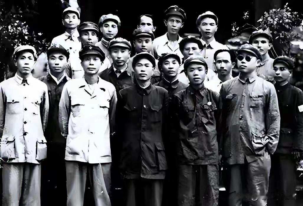 海南岛战役，韩先楚坚持要40军先登岛，邓华大怒：你不听我指挥？
 
1950年海