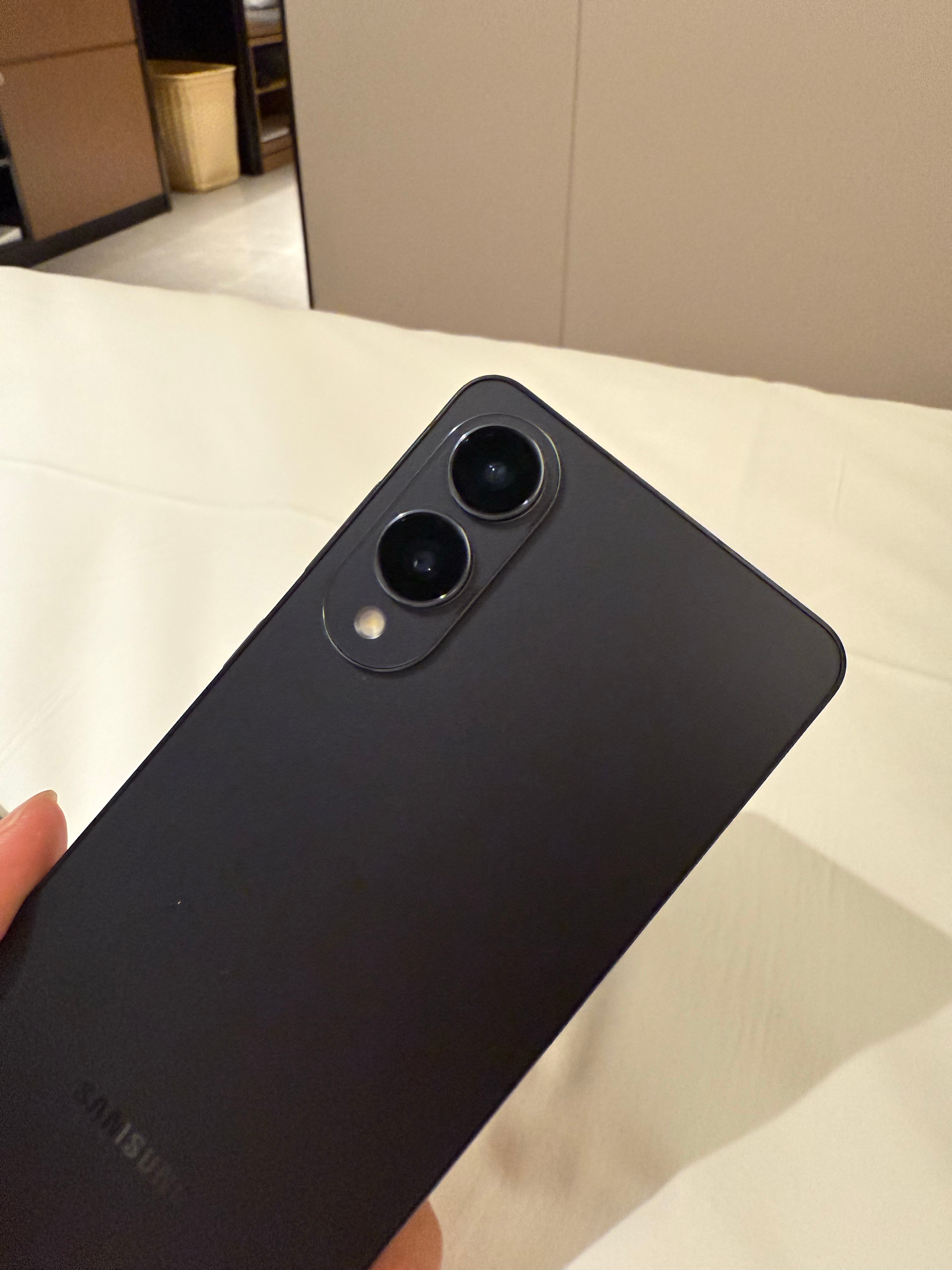 三星S25 Edge，手感确实不错。 ​​​