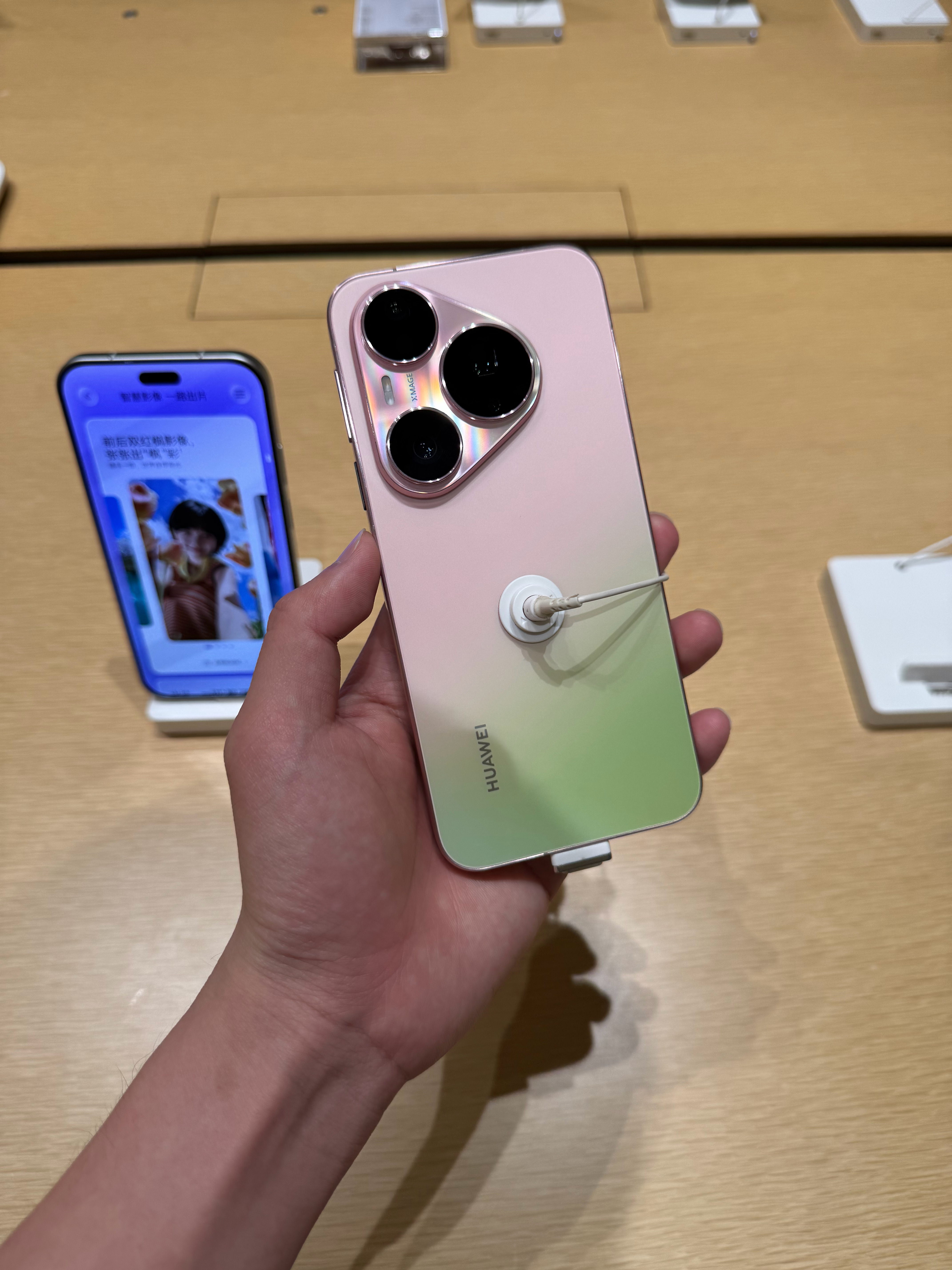 华为Pura90系列甄姬上手，标准版这个摄像Deco真的超前，Pro跟ProMa