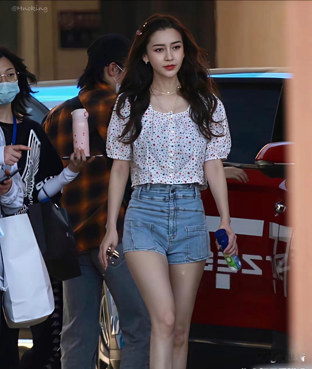 baby都当妈了，少女感还这么强 