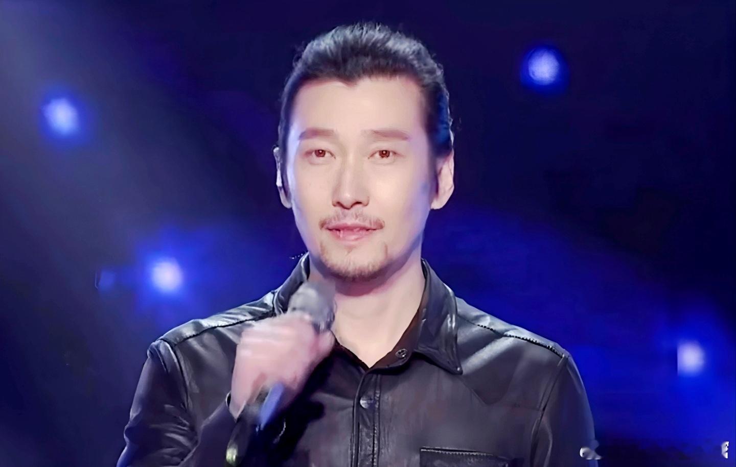 满江初舞台好高级被满江帅到了 谁懂啊！满江这初舞台的运镜太绝了，每一帧都帅到心巴