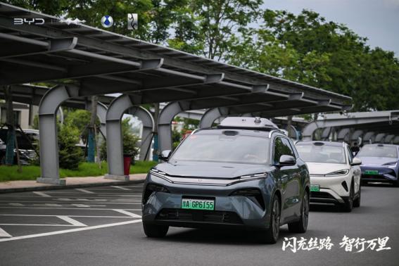 325座城市、7018座闪充站，比亚迪的闪充网络建设还在加快，而它也在潜移默化的