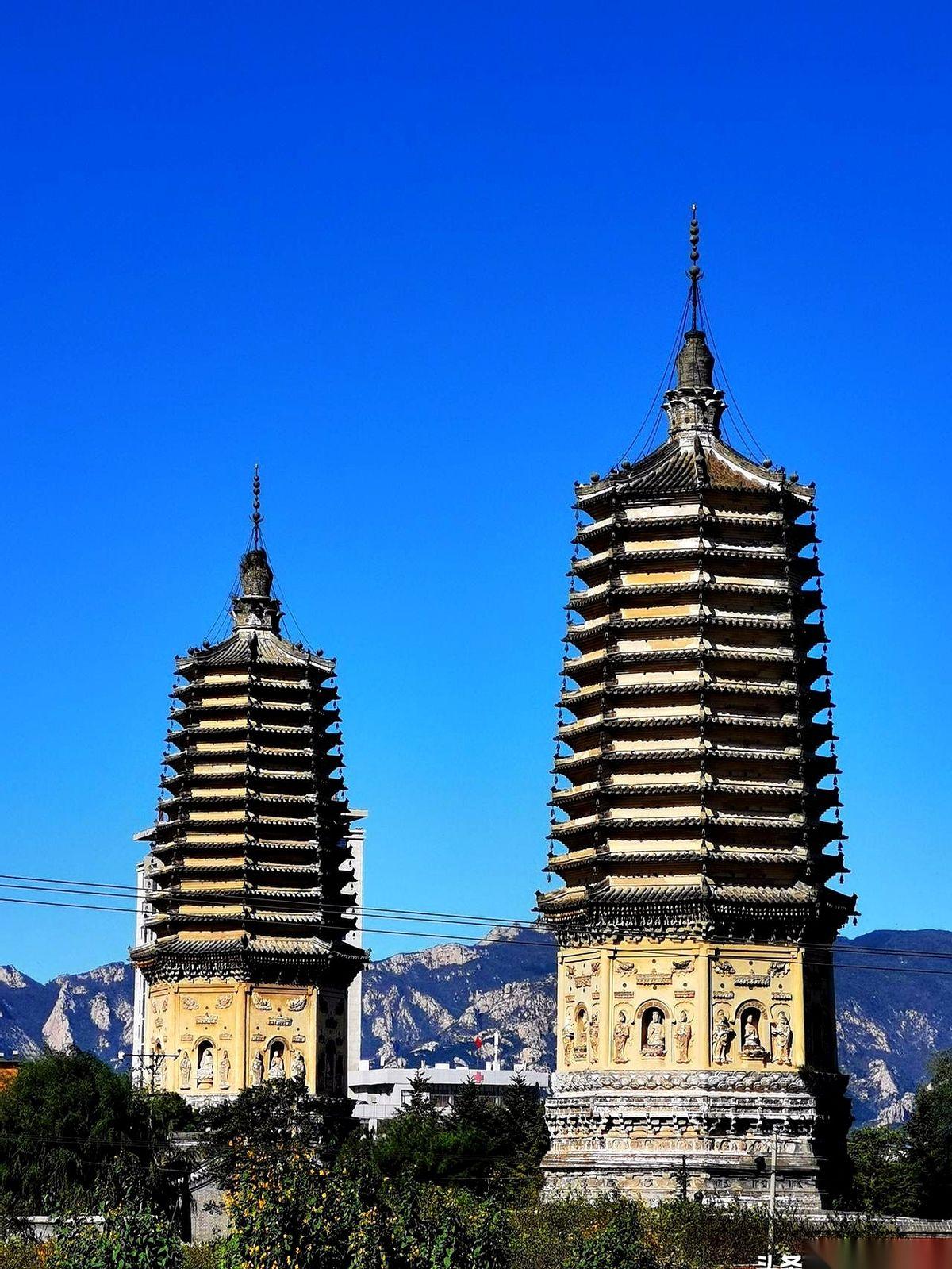 我姓张，快八十了。
但我们家老根儿，其实姓范。
这事儿说起来就长了。我爷爷亲口告