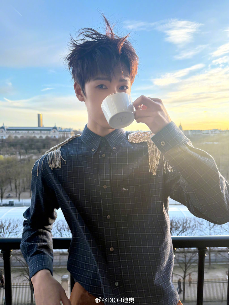 李昀锐王楚然看秀造型李昀锐王楚然dior看秀造型李昀锐王楚然dior看秀造型，好