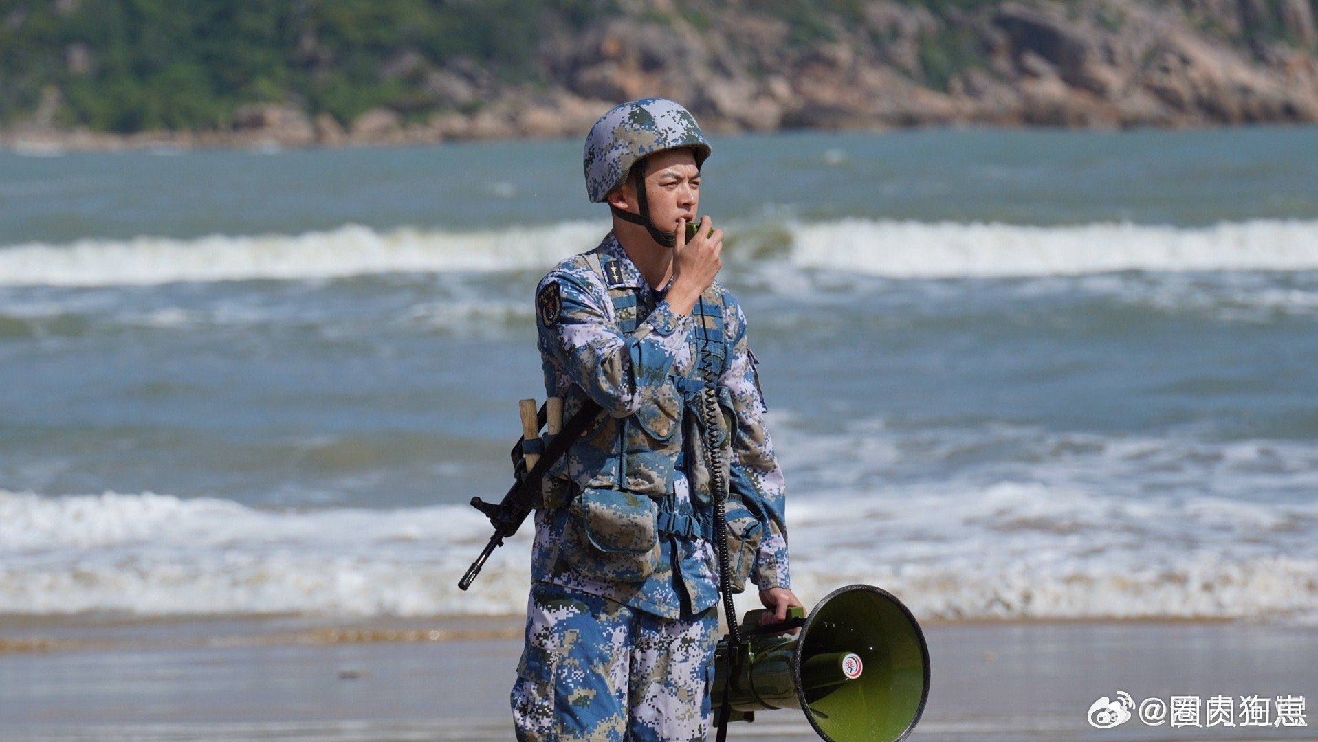 王煜带着新剧《爱上海军蓝》杀回来了，直接又让我梦回当初《麻辣女兵》里的左轮了！长