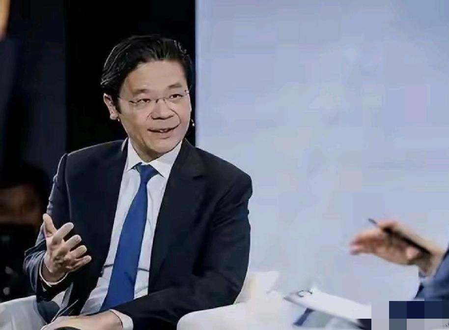 新加坡总理坐在加拿大电视台的镜头前，急着表态，反复强调会配合美国调查企业，防止先