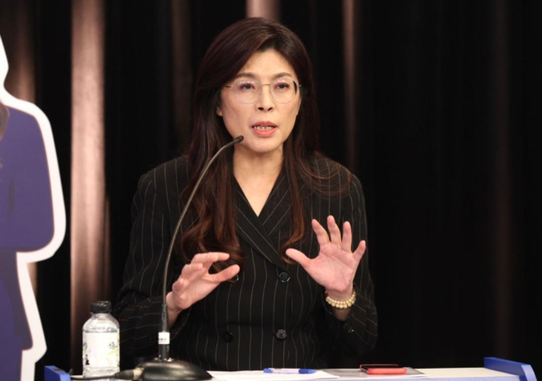 郑丽文当选蓝营帮主，并不意味团队内部声音平等的胜利，恰恰表明团队已烂气了，也是朱