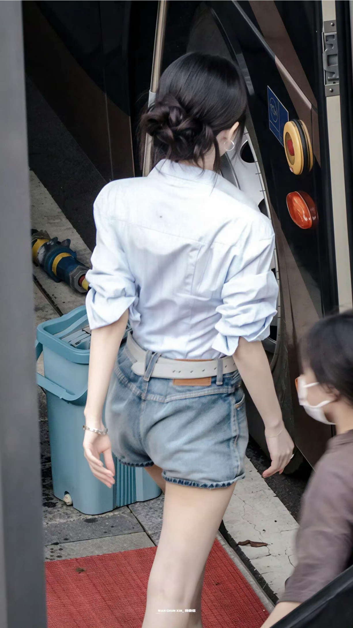 鞠婧祎姜黎非jjy 鞠婧祎露芜衣我喜欢日出日落的静谧，爱着天空也深爱着你。​​​