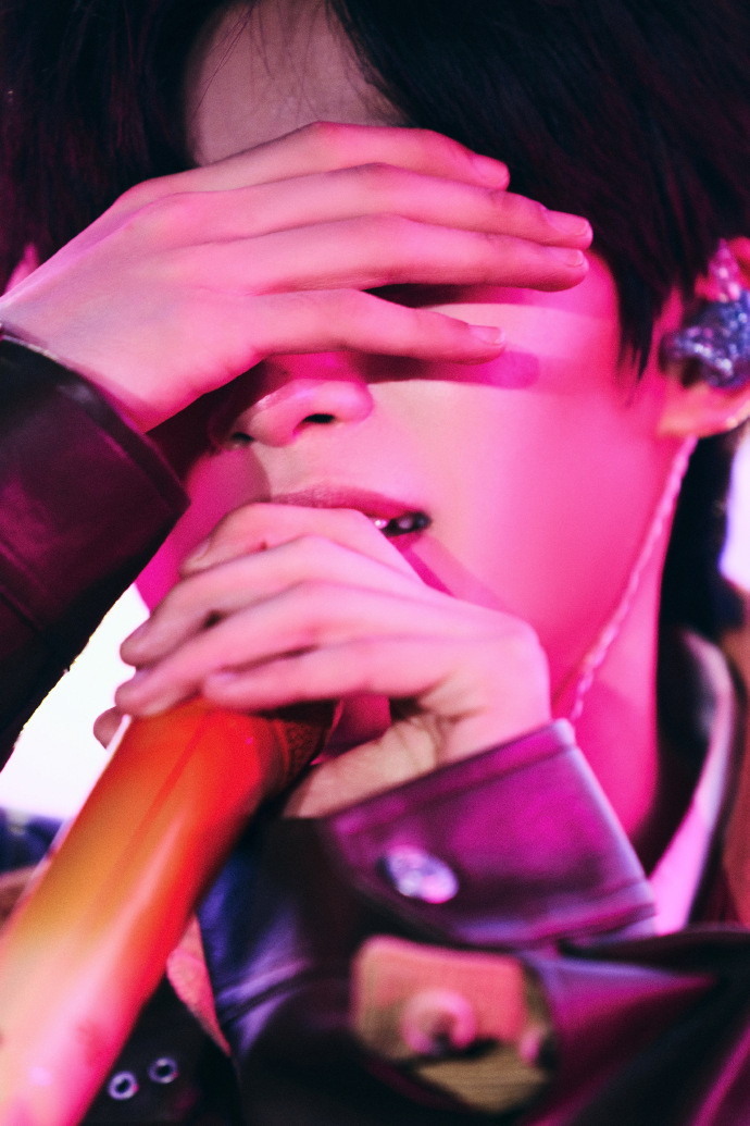 梓渝杭州音乐节彩排照，彩排梓渝已就位，今晚尽情在舞台上释放你的魅力吧，小梓渝，燥