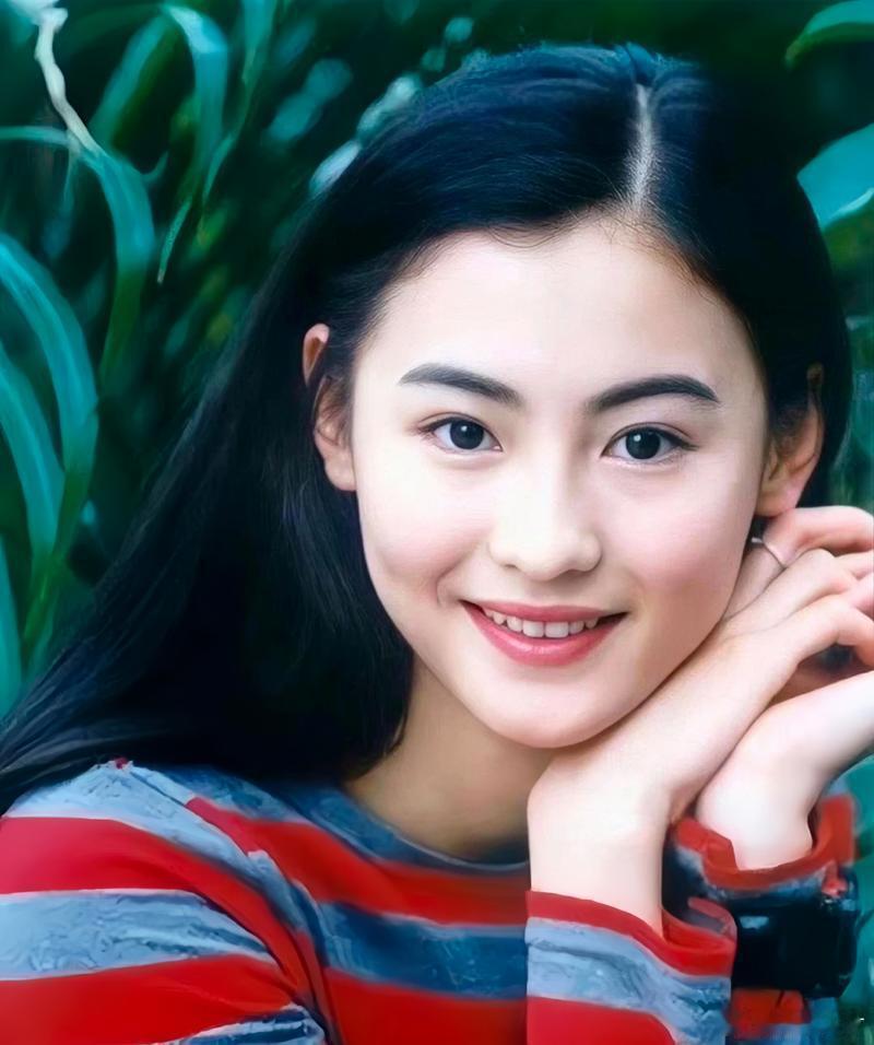 张柏芝穿了17年前的衣服 张柏芝穿回17年前的衣服 这波真的是爷青回！17年前的