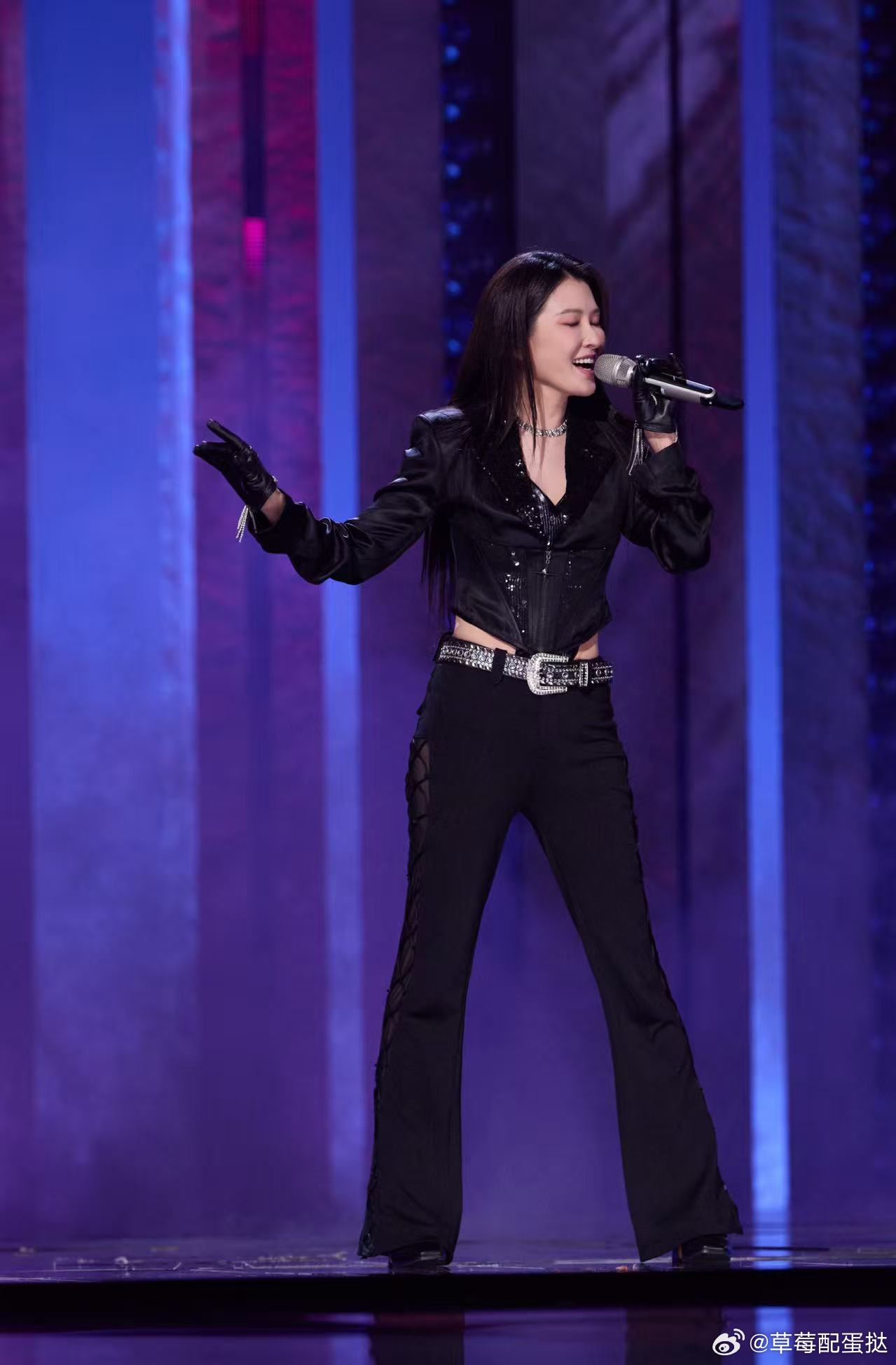 徐洁儿偏偏你最争气浪姐一公小考太争气了吧！继续冲，期待下一个舞台。 