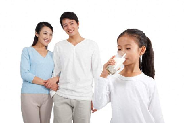 **他出差回家剪下床单做DNA，检测结果揭开的真相让全家沉默**
