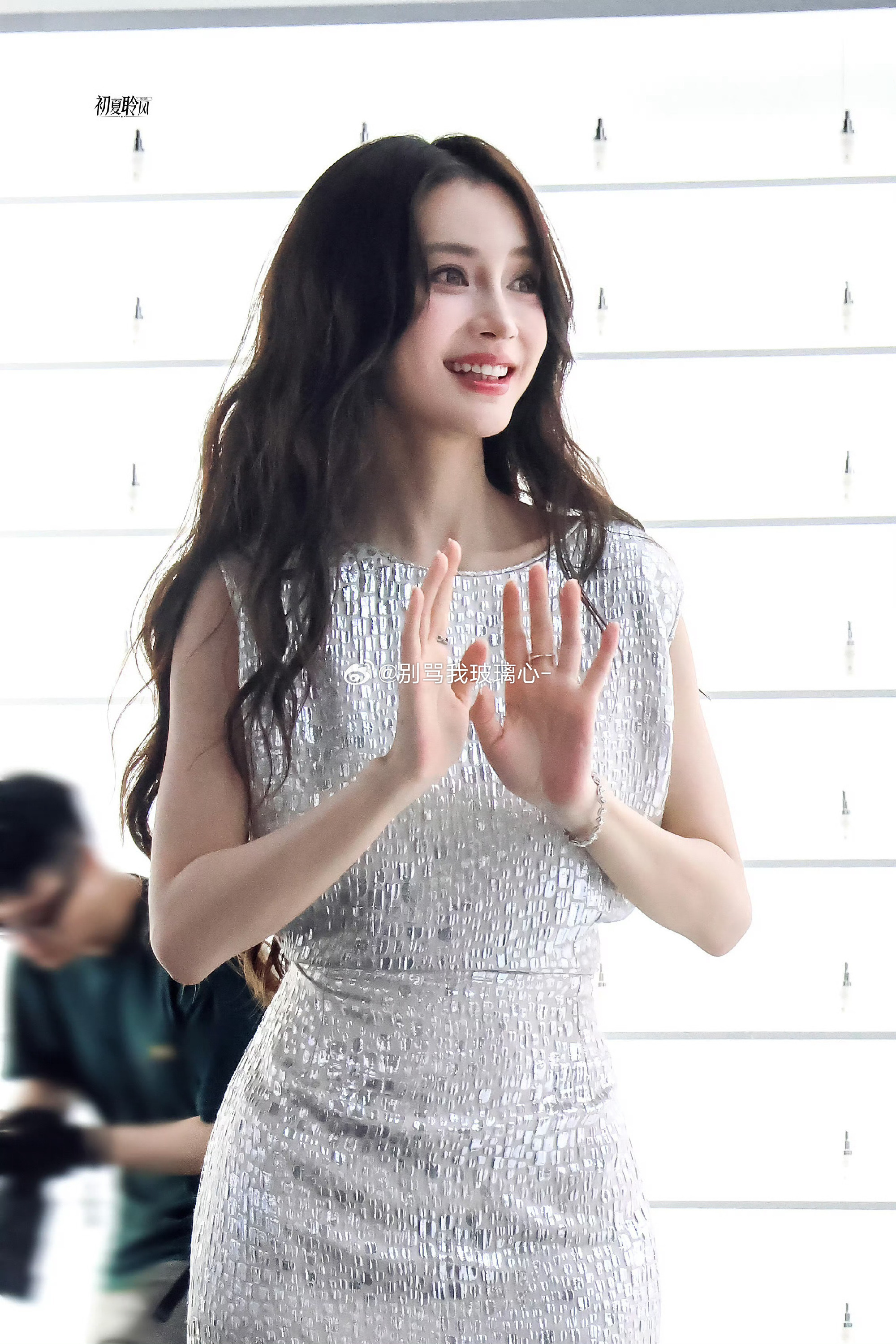 angelababy 杨颖 “我沿着星河捡着你遗落在月亮旁的浪漫 银河用月色作饵