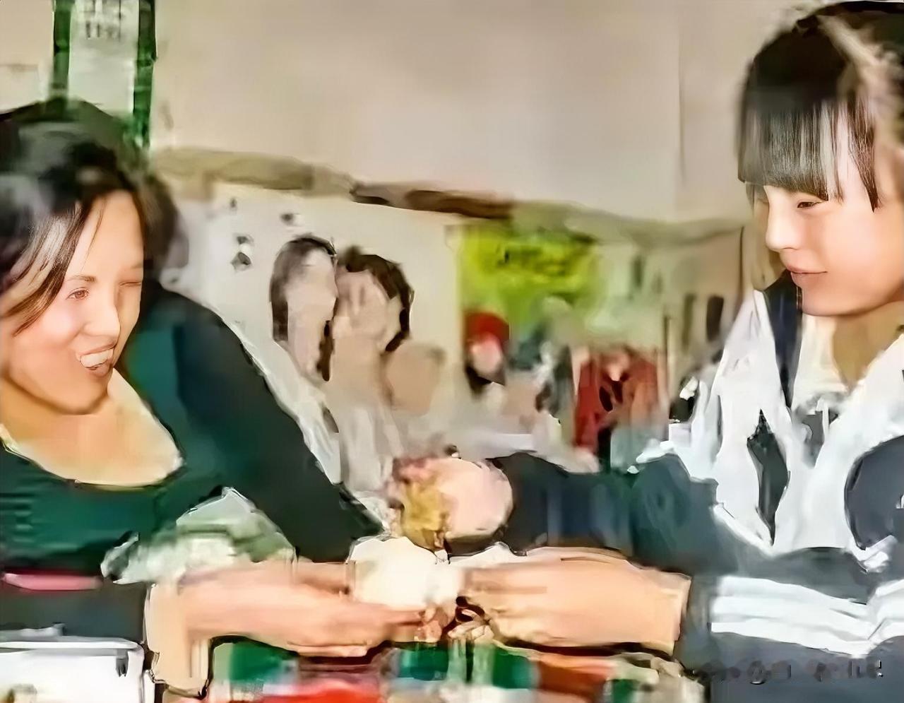 泪目！陕西1女子意外瘫痪，丈夫外出打工后再没回来，女子绝望想放弃自己，谁知，4岁