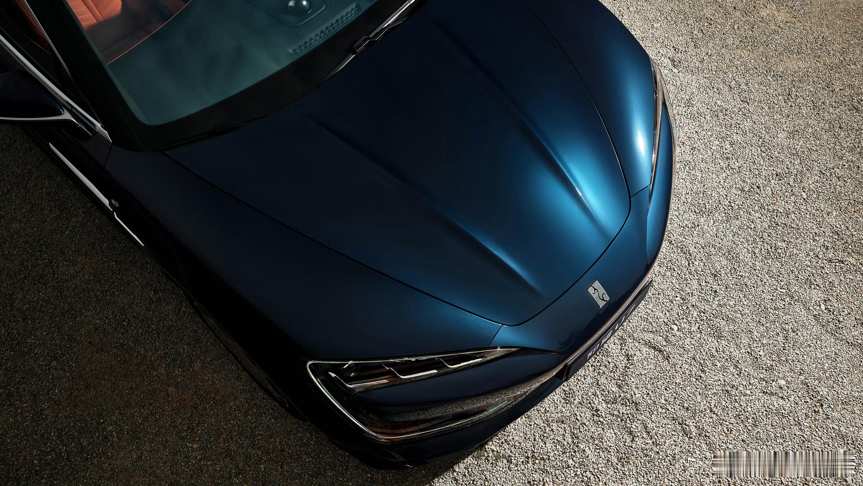 仰望U7全新颜色星河蓝和全新内饰旭光橙，大家觉得颜值如何？我好喜欢！ 