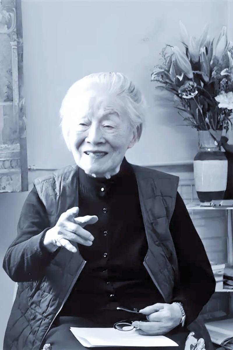 杨绛先生曾言：

“家庭纷争，多源于父母心中的偏颇。手心手背皆肉，然厚薄有别，亲