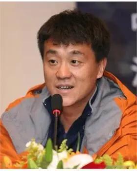 何冰说，我觉得，50岁了，可以做一点，自己没有做过的事情。因为也就这样为，主持人