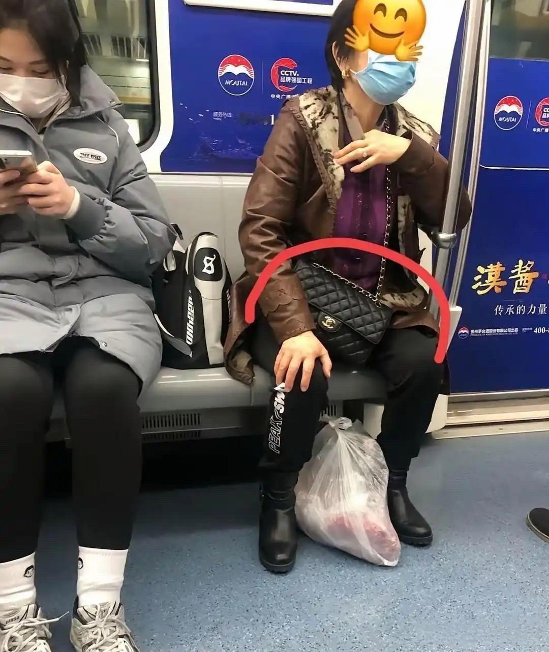 这大姨是个有钱的主