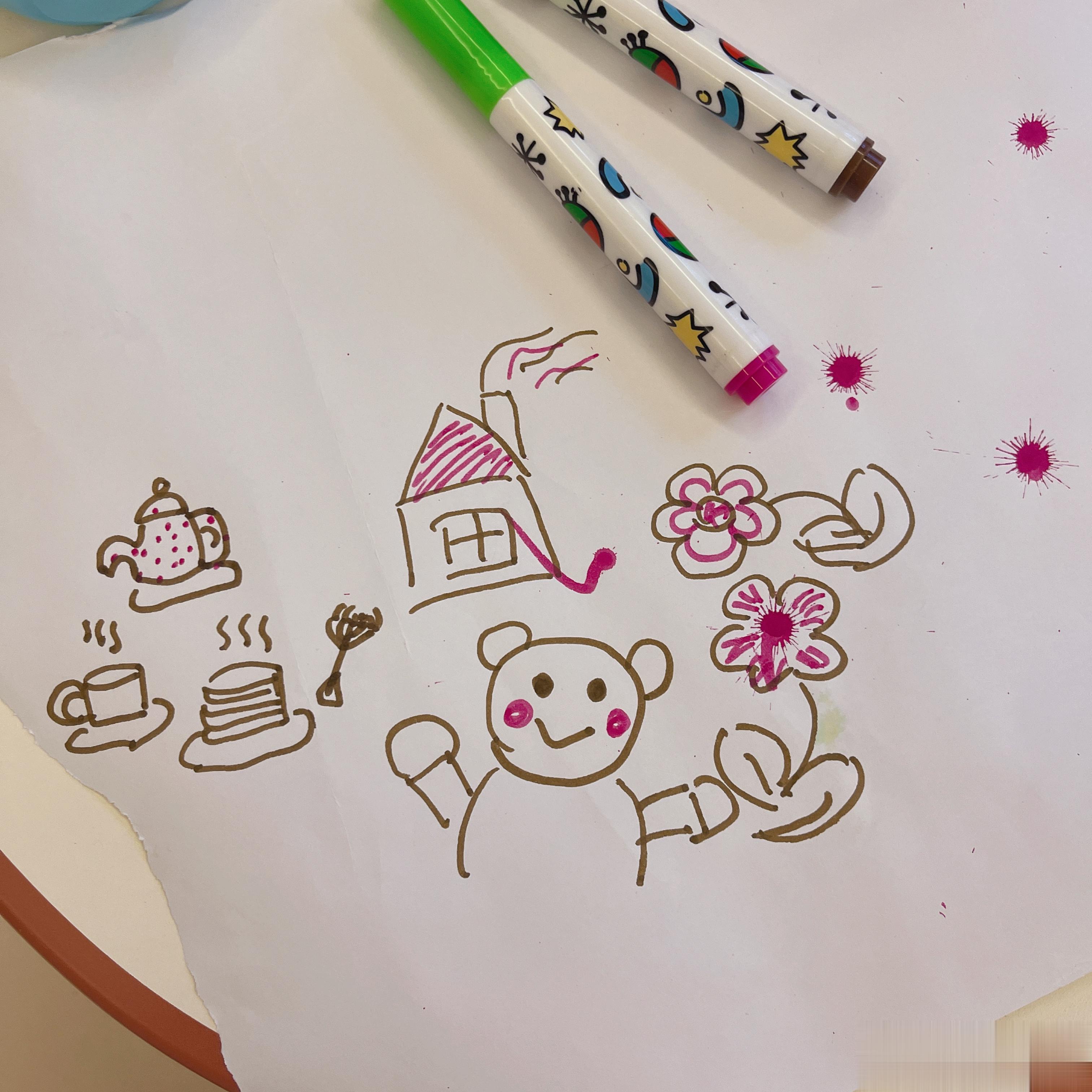 陪娃画画，我画得可开心了，乔乔说不想玩走了。邻居出绘本，8块钱一本，遛狗时顺便买