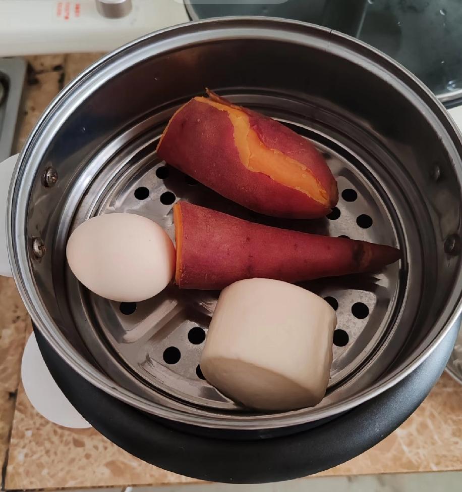 95年的我，未婚被贴上大龄剩女的标签，马上要回家过年了，心里满是纠结，总忍不住想