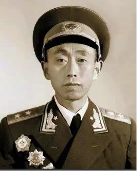 1983年，一位西路军老兵在医院看大门的时候，没招谁没惹谁，居然被人活活打死了。