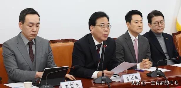 3月11日，韩国国民力量党针对网络爆出的“李在明总统相关案件公诉撤销交易说”强烈