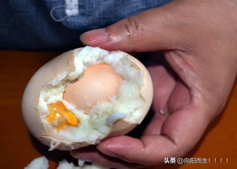 站了六个小时做手工，挣得84块钱，早餐吃了一个鸡蛋到下午三点半才吃东西，饿得头晕